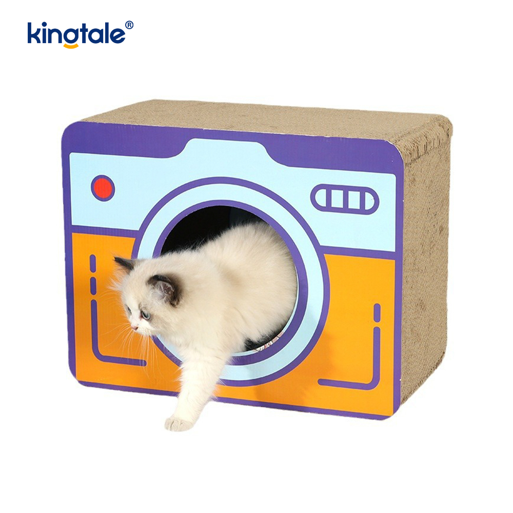 Jouet d'intérieur de grattoir de chat de carton ondulé avec de l'herbe à chat